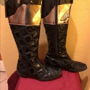 Authentic Ladies GIANNI VERSACE QUILTED METALLIC PATENT BOOTS. GORGEOUS.. Sz. 37
